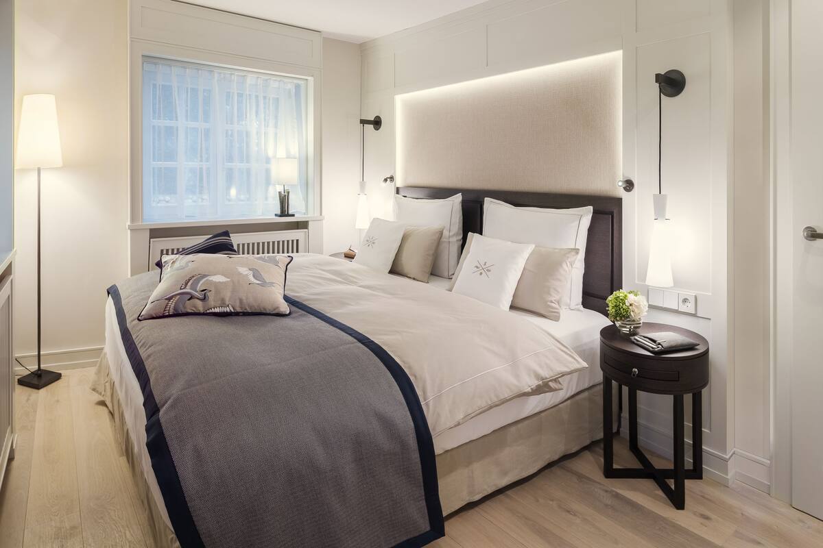 Suite, varias camas | Ropa de cama de alta calidad, caja fuerte, sistema de insonorización
