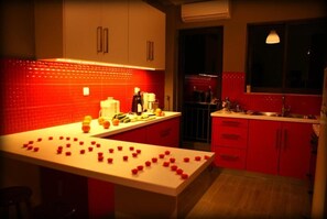 Køleskab på fællesareal, mikrobølgeovn på fællesareal