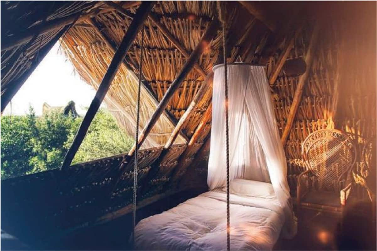 Mezzanine Triple | Desk, free WiFi