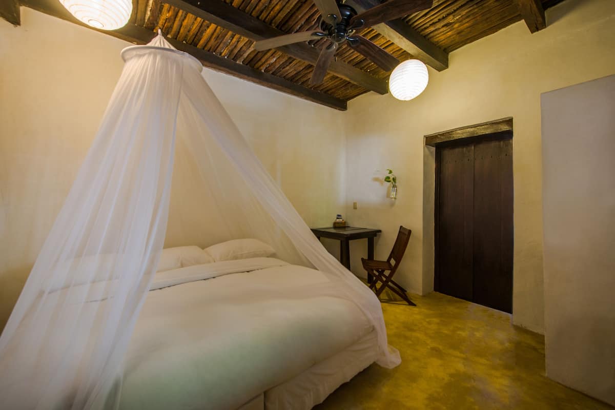 Double with private bathroom | Desk, WiFi (free)