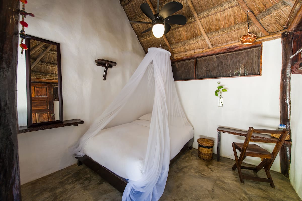 Single with shared bathroom | Desk, free WiFi