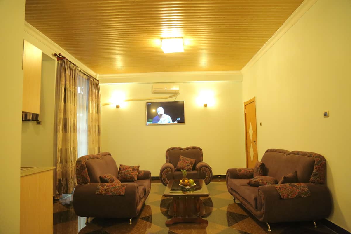 executive suite, 1 bedroom | 1 bedroom, minibar, in-room safe, desk