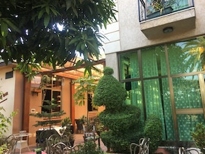 المنشأة من الخارج