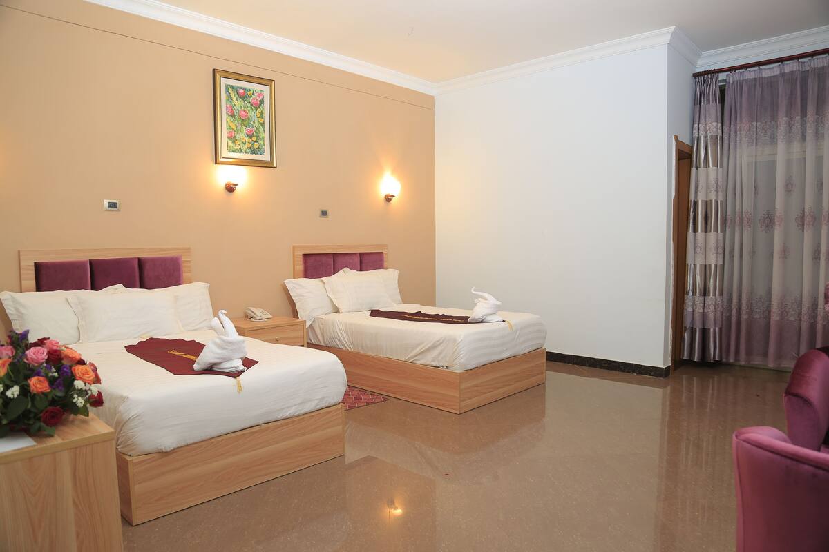 Classic Twin Room, 1 Bedroom, Non Smoking, Partial Lake View