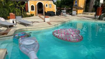 Outdoor pool, pool umbrellas, sun loungers