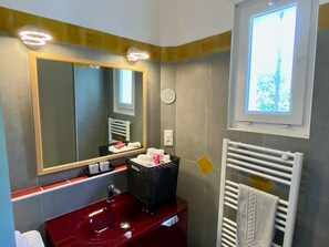 Signature Apartment, 3 Bedrooms, Pool Access (LUCIEN CLERGUE) | Bathroom