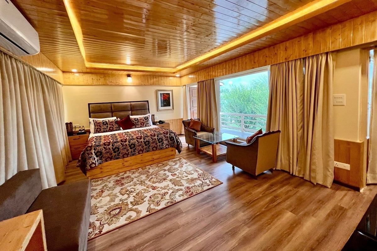 Suite monolocale Luxury, 1 letto king, vista giardino | Biancheria da letto di alta qualità, minibar, una cassaforte in camera