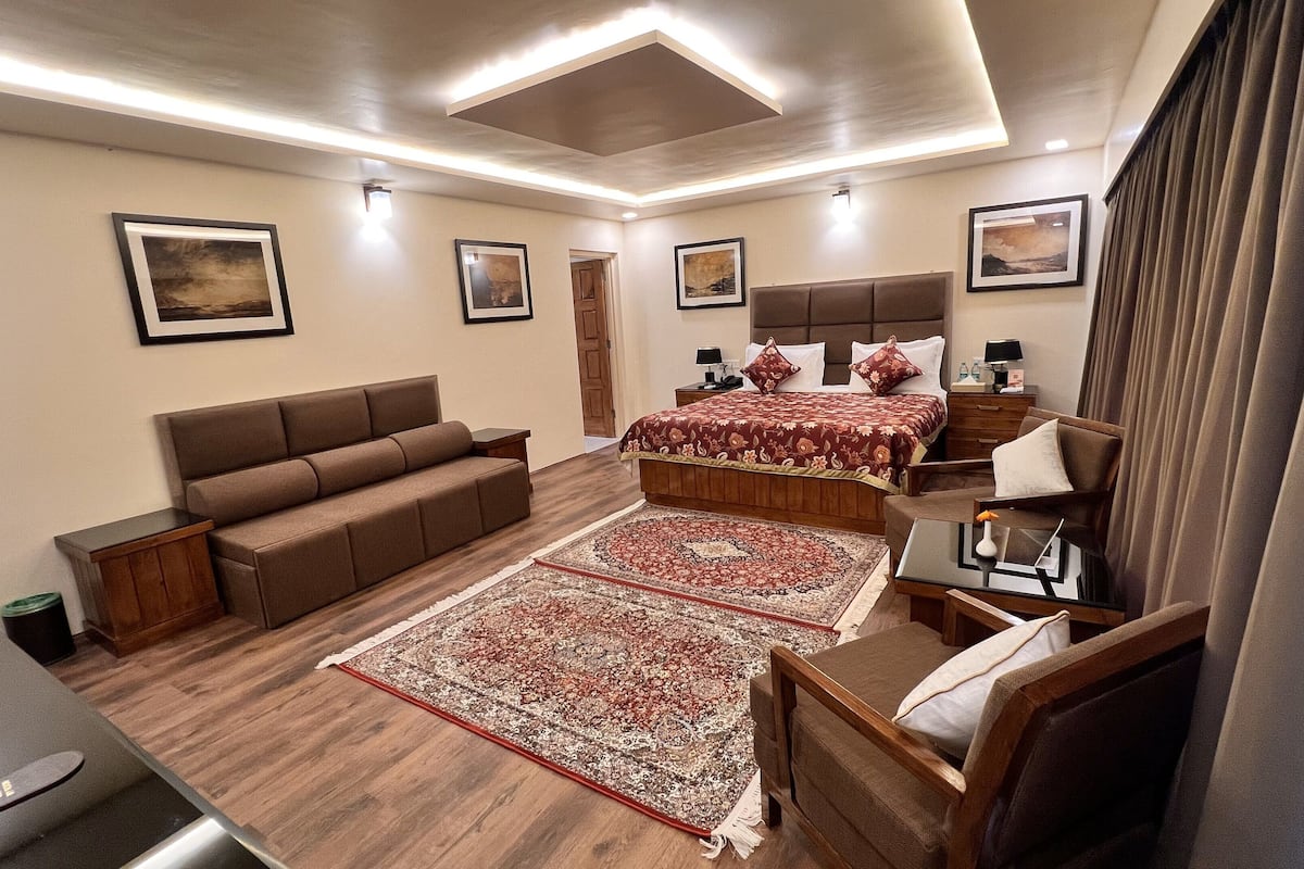 Kamar Eksekutif | 1 kamar tidur, seprai premium, minibar, dan brankas