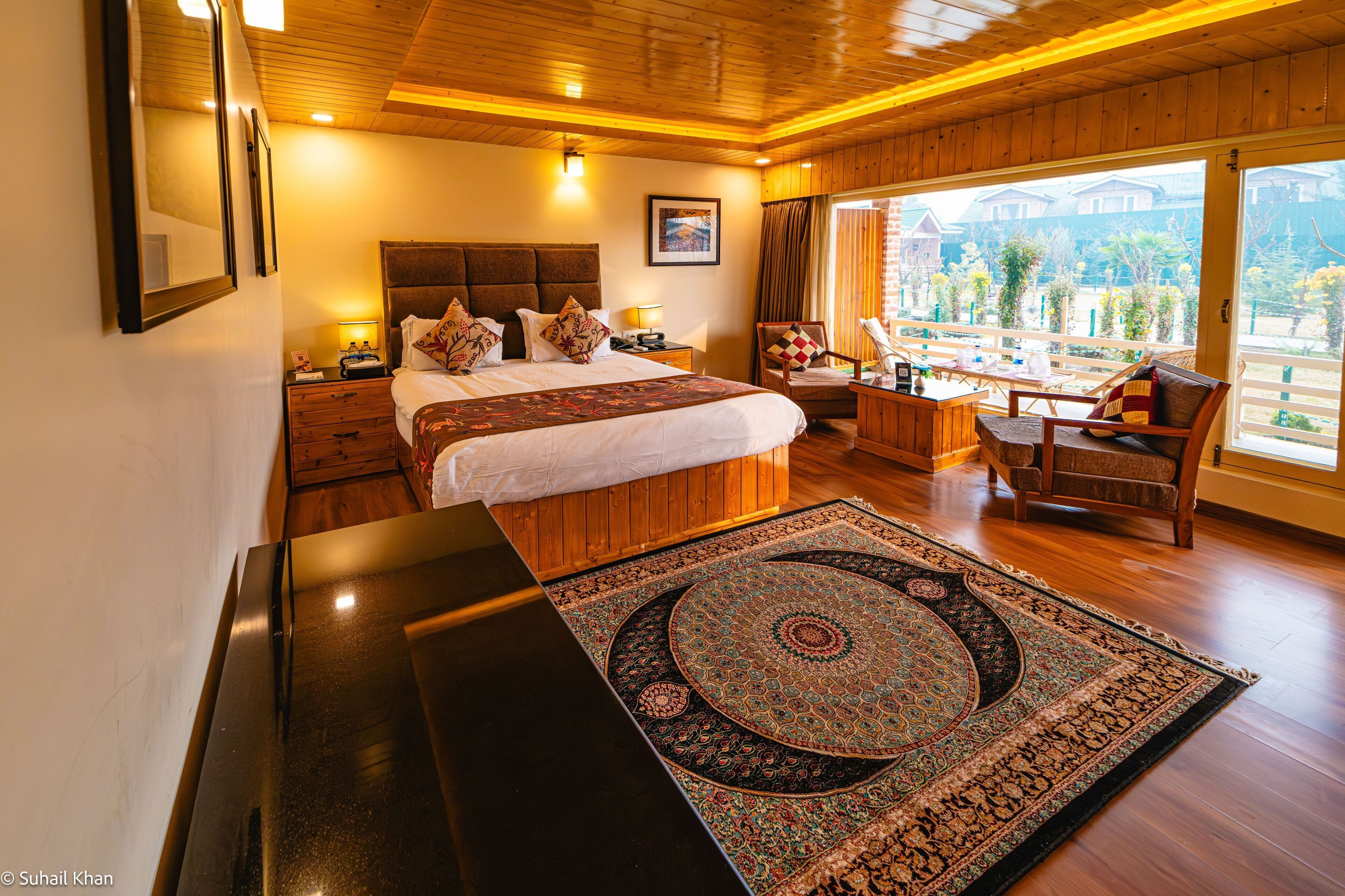 Luxury Bedroom with Private Balcony | Premium bedding, minibar, in-room safe, iron/ironing board