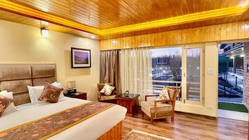 Kamar Double Mewah | Seprai premium, minibar, brankas, dan setrika/meja setrika