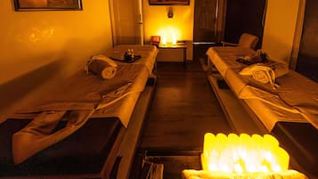 Espace de soins pour les couples, sauna, bain Ă remous, hammam