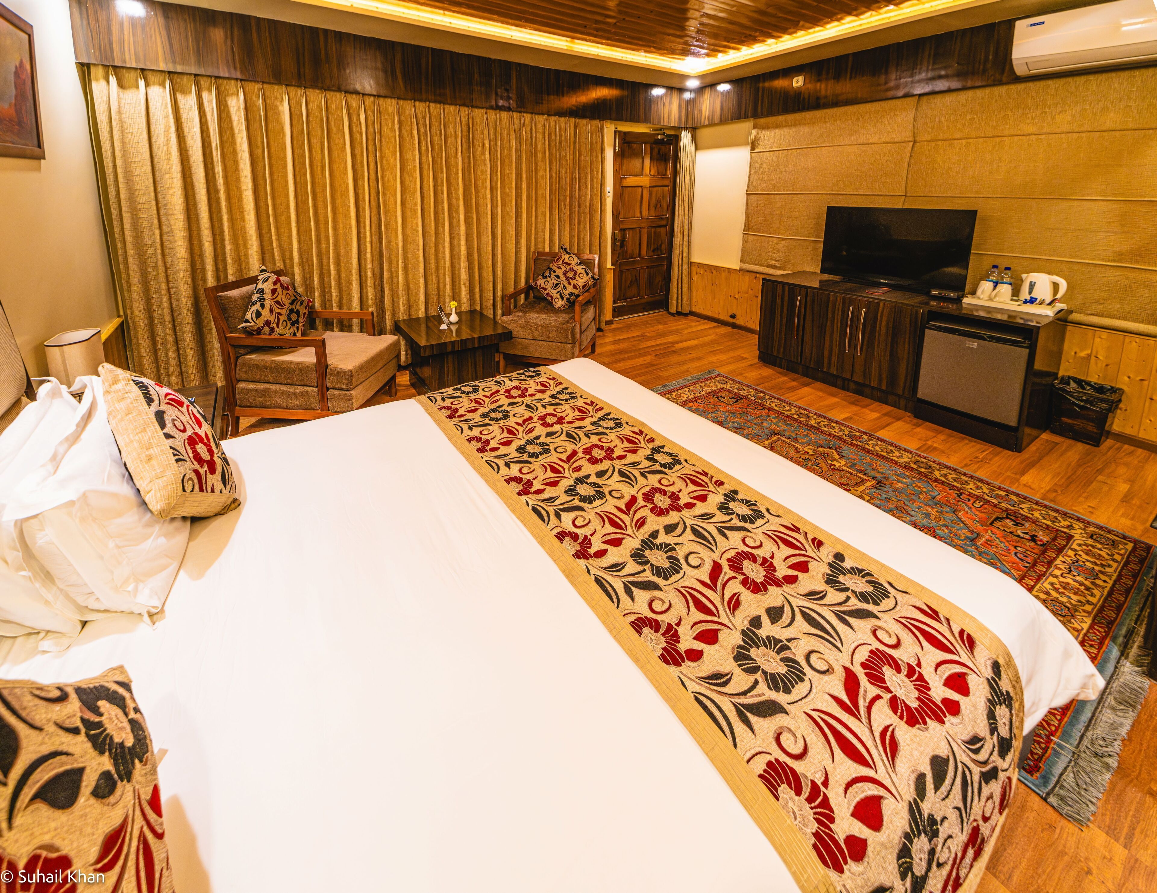 Elegant Chalet with Private Balcony | Premium bedding, minibar, in-room safe, iron/ironing board