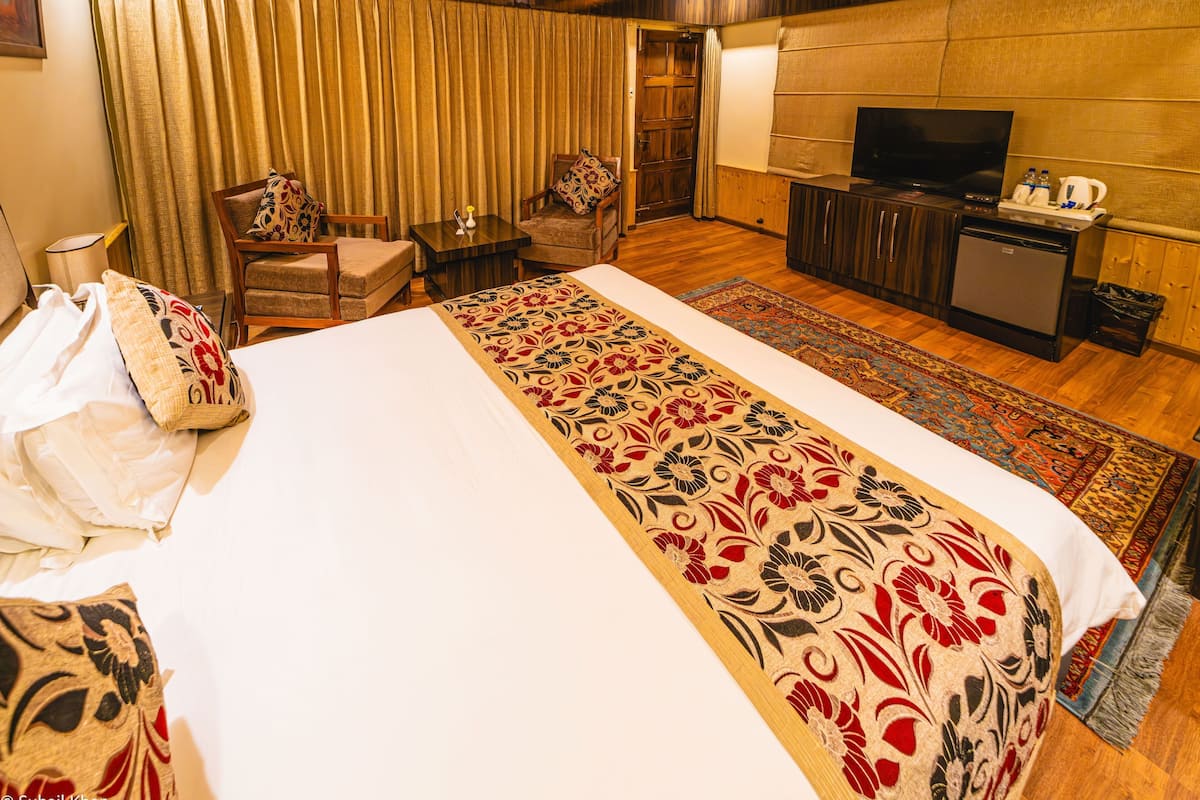 Quarto casal superluxo, 1 quarto, sacada, vista para o jardim | Roupas de cama premium, frigobar, cofres nos quartos
