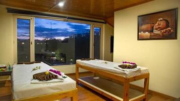 Couples treatment room(s), sauna, hot tub, steam room, body treatments