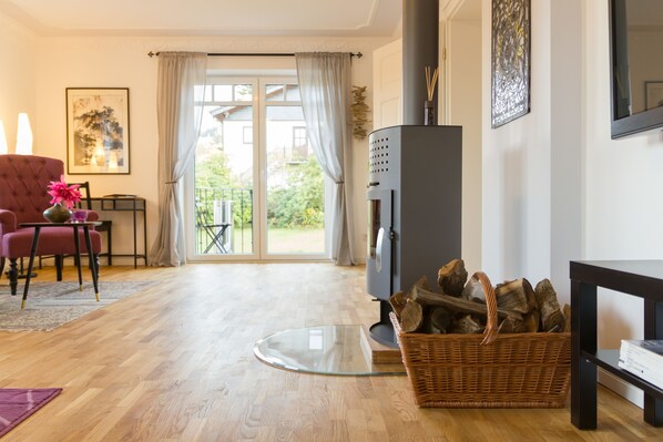 Appart'hôtel, 3 chambres, balcon, rez-de-chaussée (Flat 1) | Salle de séjour