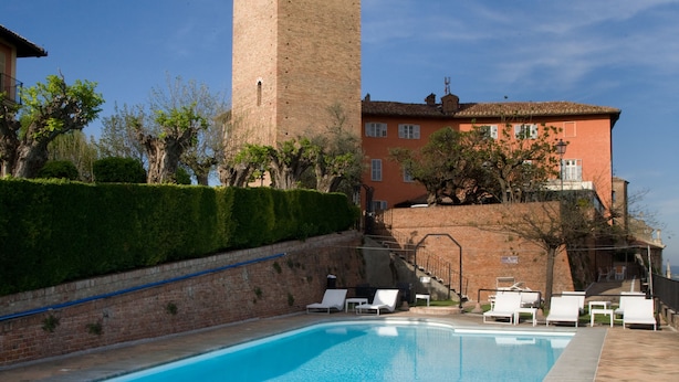 Outdoor pool - Casa del Castello (Santa Vittoria d'Alba)