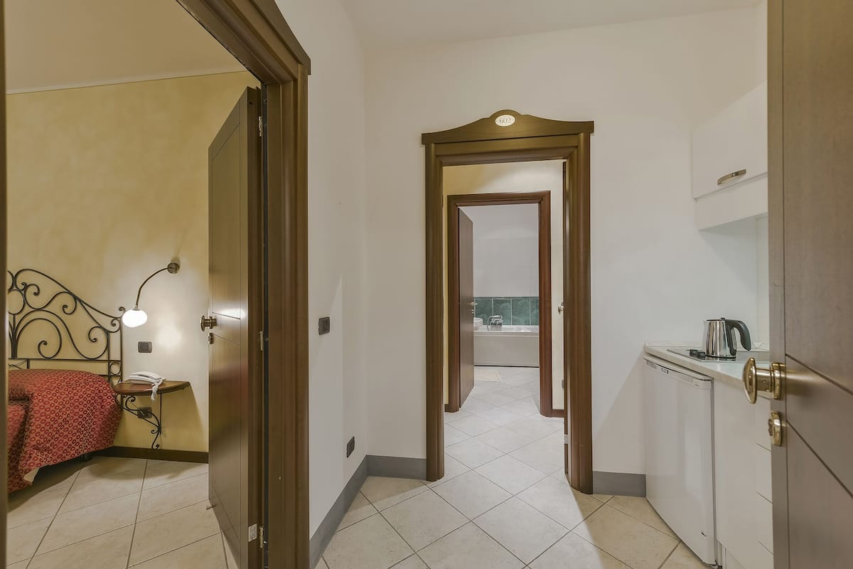 Apartamento conforto, 1 quarto, no piso térreo | Roupas de cama premium, escrivaninha, cortinas blackout