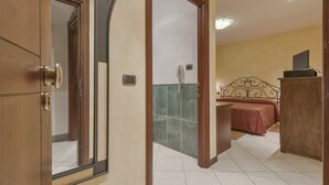 Comfort Studio, 1 Bedroom | Premium bedding, desk, blackout drapes, iron/ironing board - Casa del Castello (Santa Vittoria d'Alba)