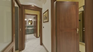 Premium bedding, desk, blackout drapes, iron/ironing board - Casa del Castello (Santa Vittoria d'Alba)