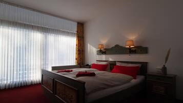 Zimmersafe, Schreibtisch, Zustellbetten, kostenloses WLAN