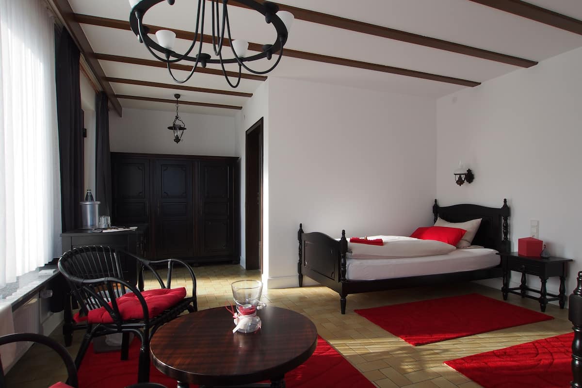 standard double or twin room | in-room safe, desk, rollaway beds, free wifi