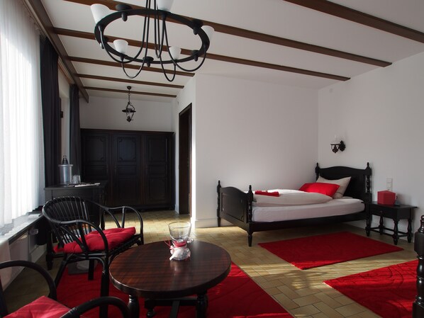 Habitación estándar con 1 cama doble o 2 individuales | Caja fuerte, escritorio, camas supletorias y wifi gratis