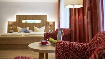 Comfort Double Room | Premium bedding, in-room safe, desk, blackout drapes