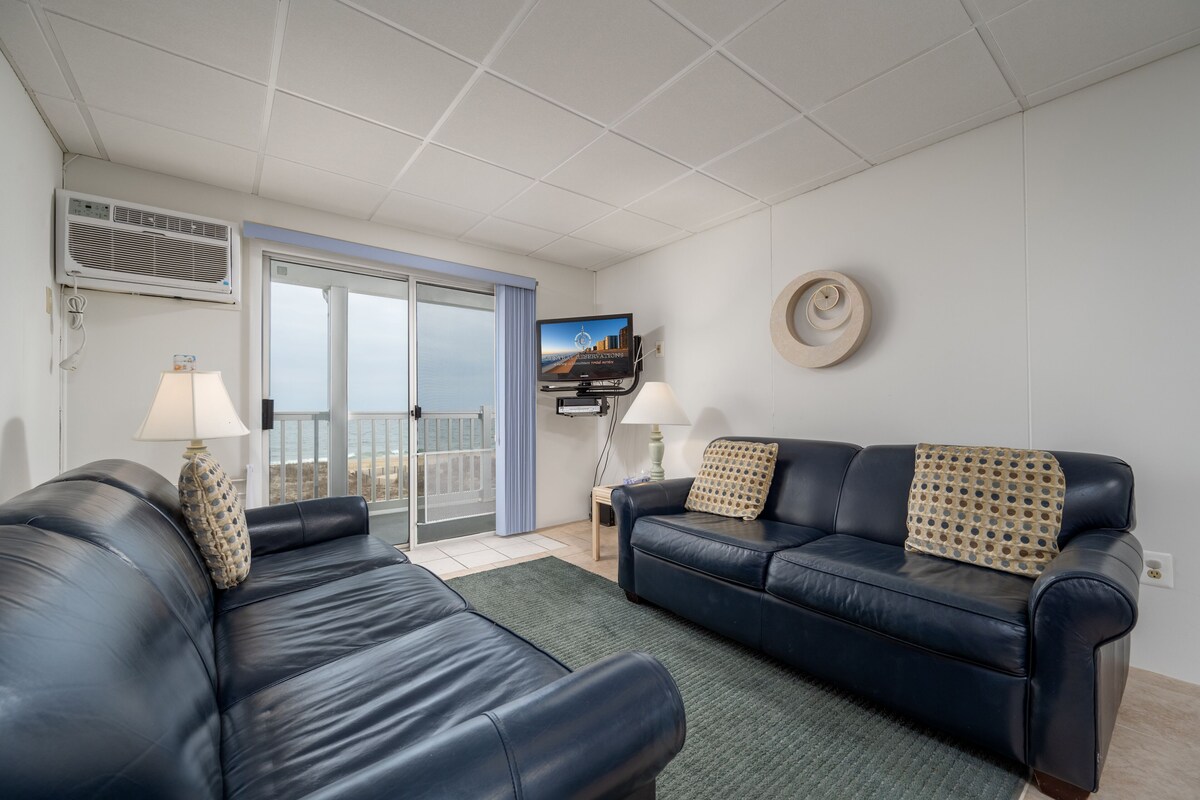 Oceanfront condos with 3 night minimum rentals and linens included!