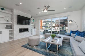 Smart TV, fireplace, stereo