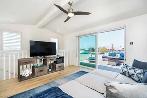 Smart TV, fireplace, offices