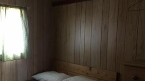 2 多间卧室、免费 WiFi、床单
