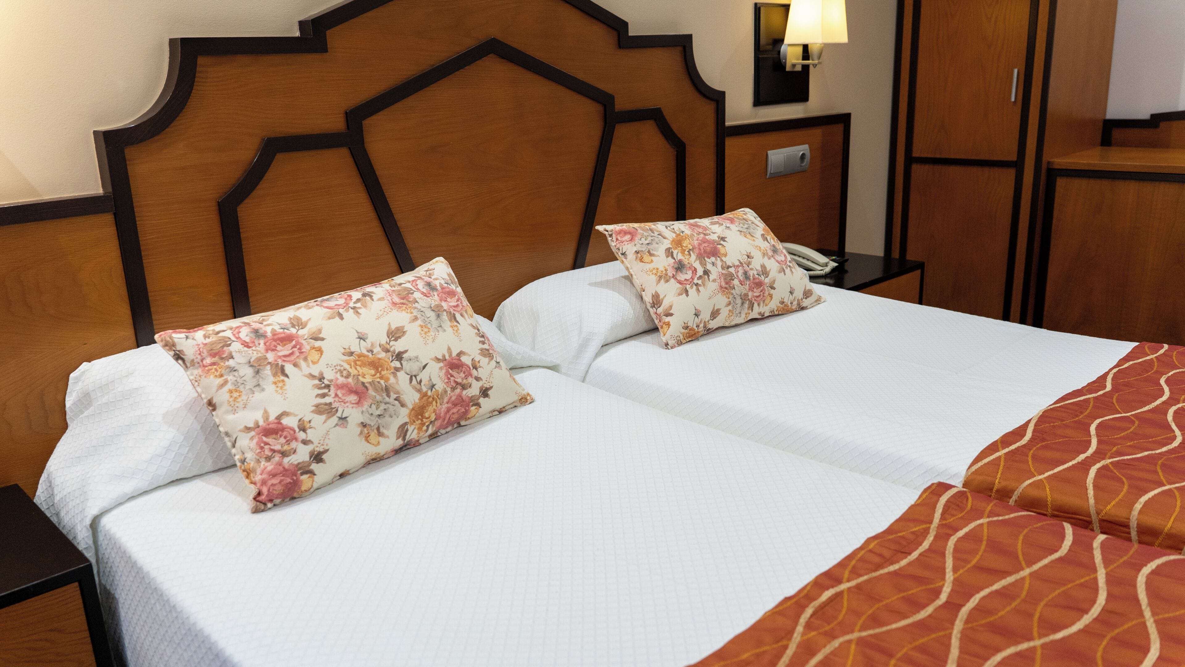 Habitación con 1 cama doble o 2 individuales | Escritorio y wifi gratis