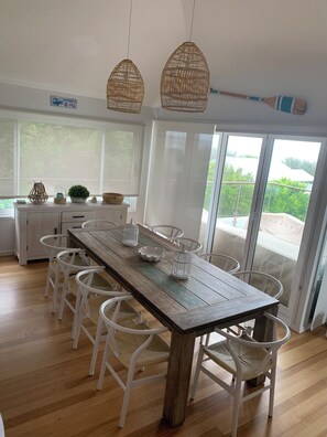 Dining - 150m to beach large Family or Couples Beach House with views (Copacabana)