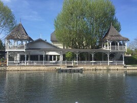 Dock