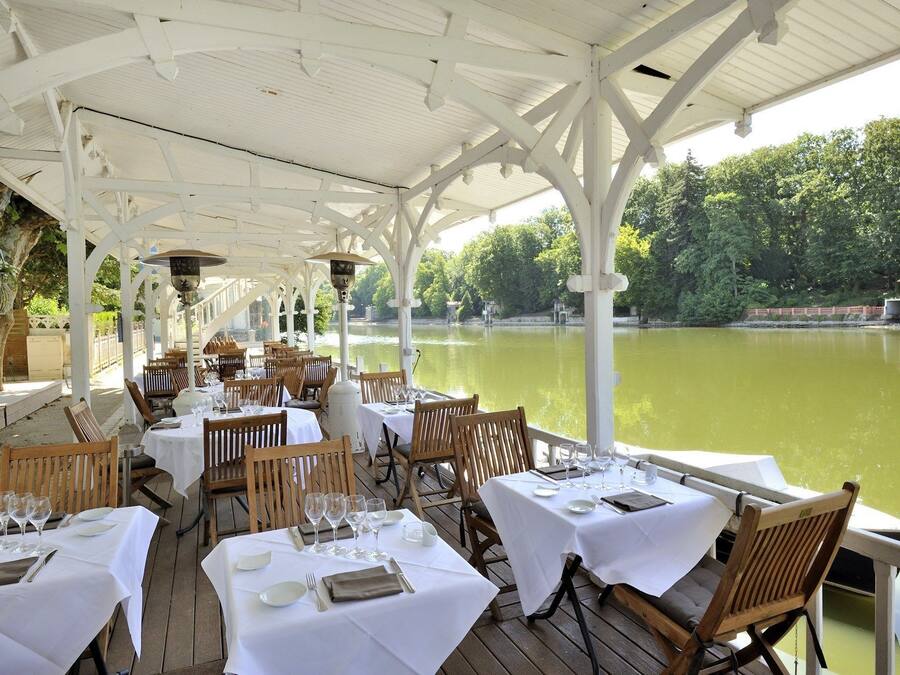 Lunch and dinner served, French cuisine