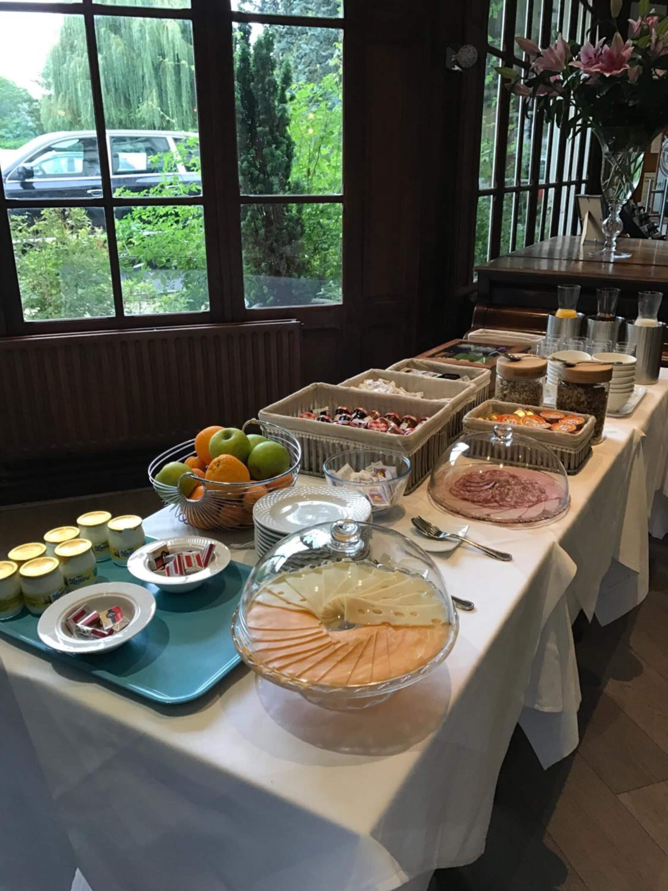 Déjeuner et dîner servis sur place