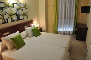 Premium bedding, desk, blackout curtains, soundproofing - Hostal Rural Letur (Letur)