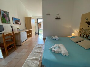 Con stile personalizzato, con arredamento individuale, una scrivania