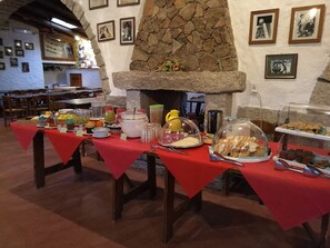Free daily buffet breakfast