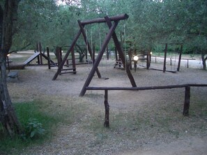 Children’s play area – outdoor