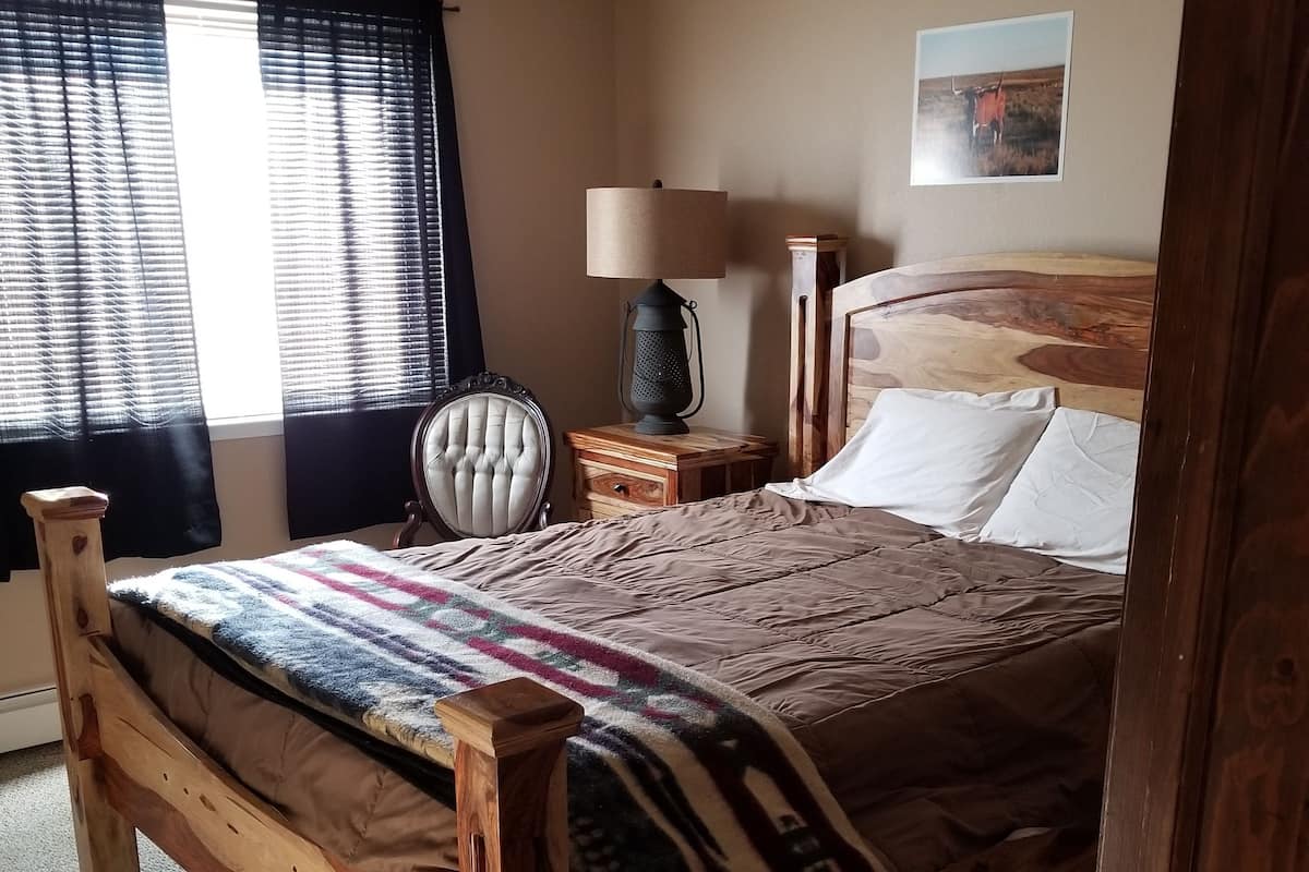 Panoramic Suite, 3 Bedrooms, Accessible, Mountain View | 1 bedroom, individually decorated, individually furnished, desk