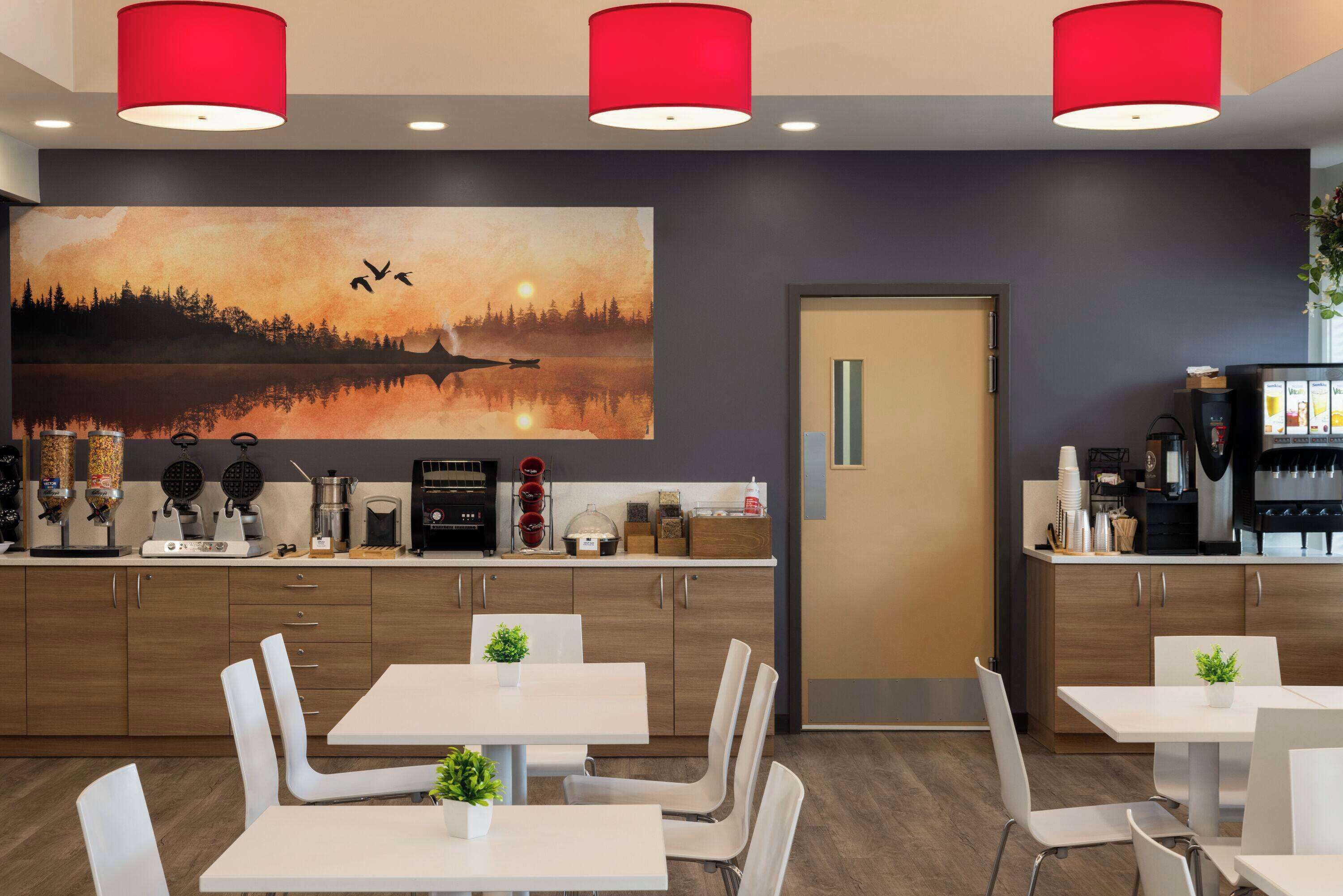 free daily full breakfast