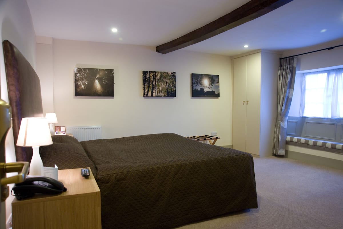 standard double room | in-room safe, desk, iron/ironing board, free wifi