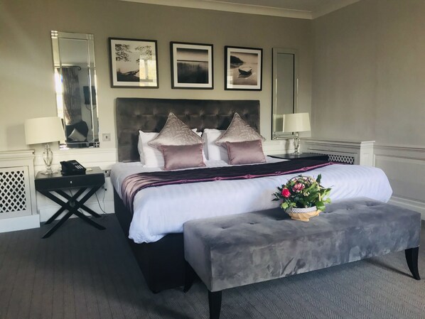 Habitación Premium con 1 cama matrimonial o 2 individuales | Caja de seguridad en la habitación y escritorio 