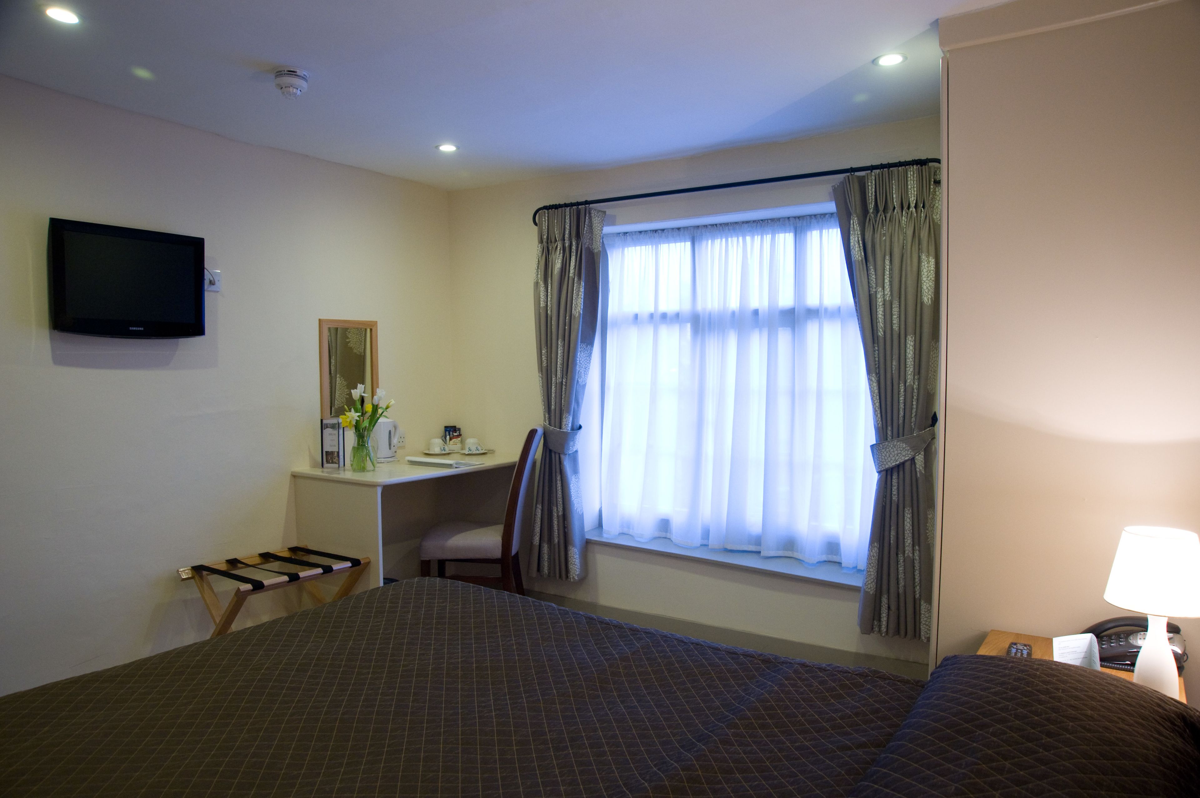 standard double room | in-room safe, desk, iron/ironing board, free wifi