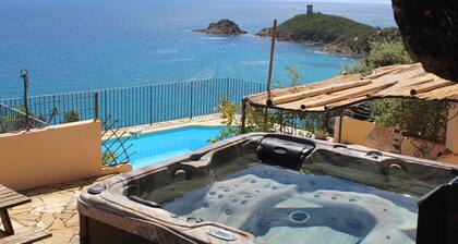 500m de la plage, Villa avec piscine et SPA privés face a la mer, vue imprenable