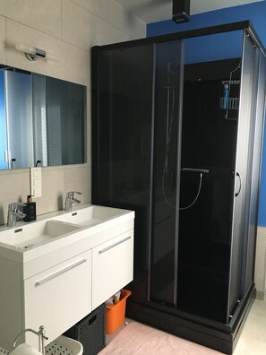 Exclusive-Apartment, Gartenblick, zum Garten hin | Dusche im Bad