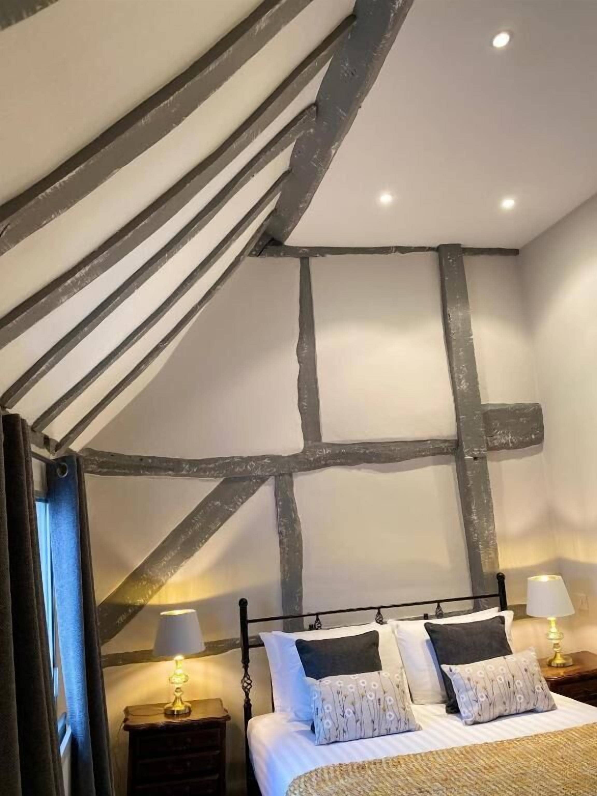 Egyptian cotton sheets, desk, cribs/infant beds, rollaway beds