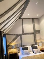 Sábanas de algodón egipcio, escritorio y cunas 