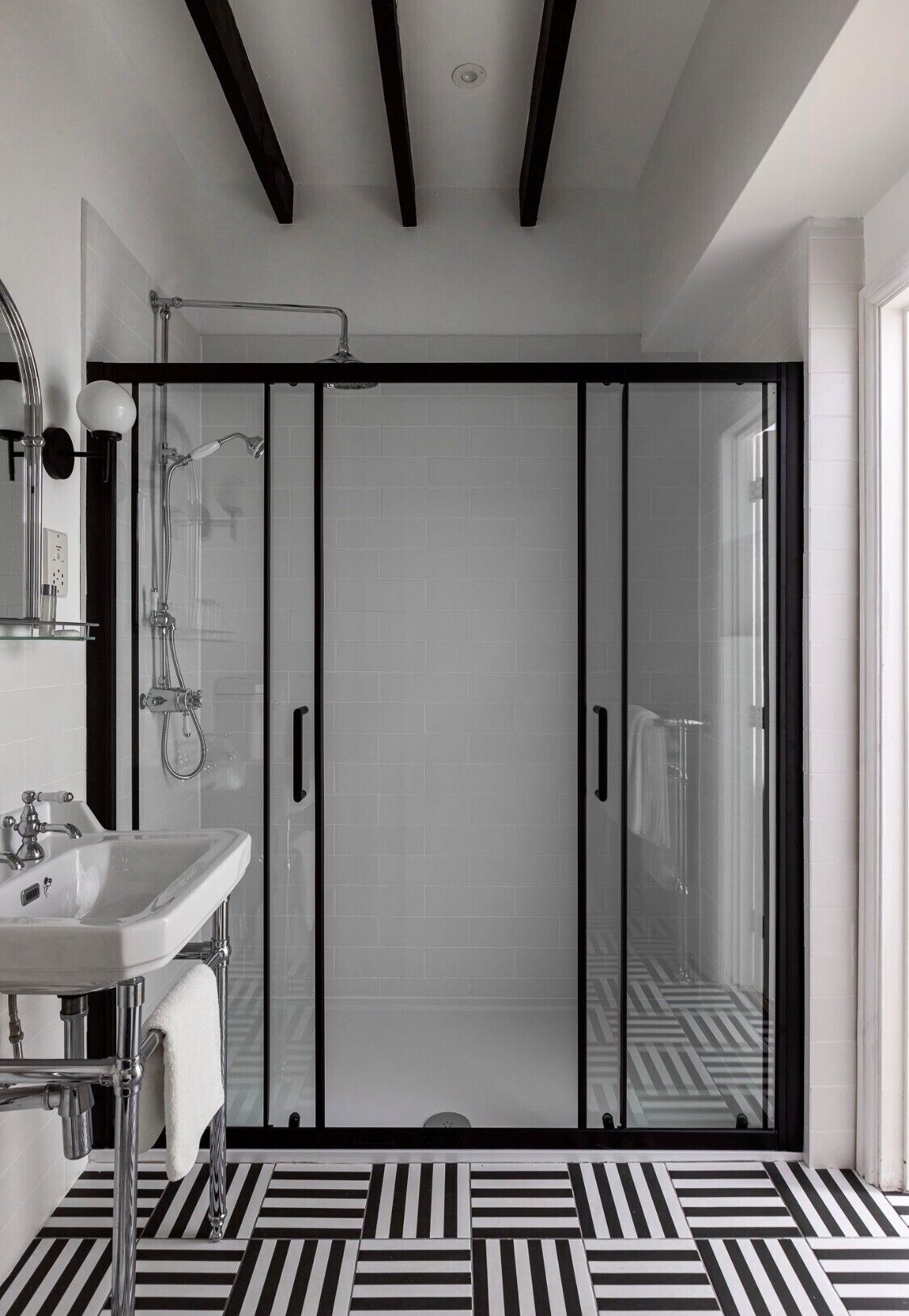 double room, 1 double bed | bathroom | combined shower/bathtub, deep-soaking bathtub, free toiletries